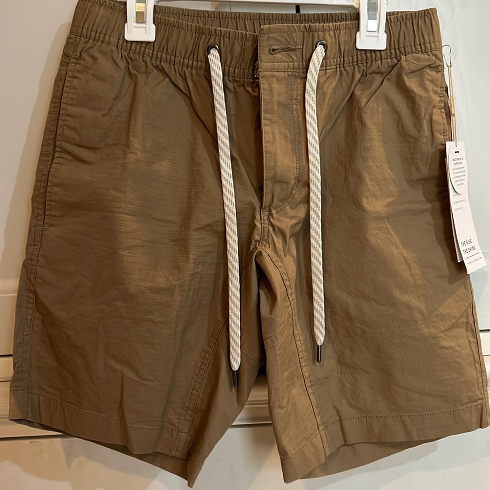 Vuori men’s XS Ripstop khaki shorts. BRAND NEW